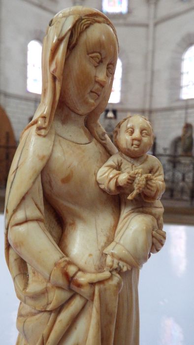 statuette : Vierge à l'Enfant, vue partielle