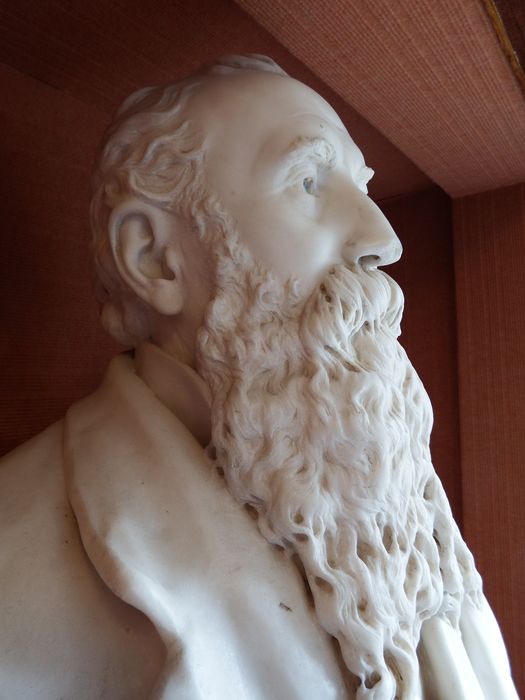 Buste d'Alexandre Dethou, vue partielle