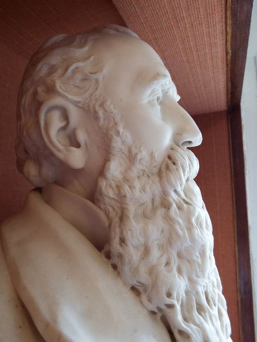 Buste d'Alexandre Dethou, vue partielle