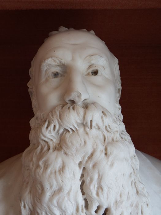 Buste d'Alexandre Dethou, vue partielle