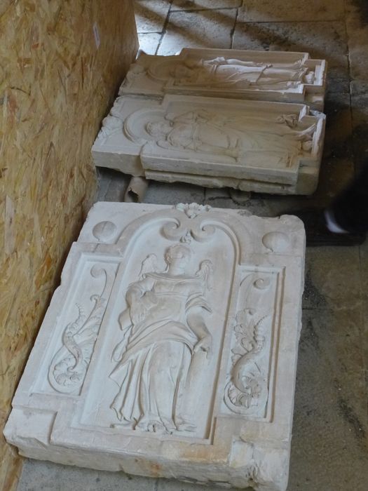 reliefs : la Force, l'Espérance, la Foi