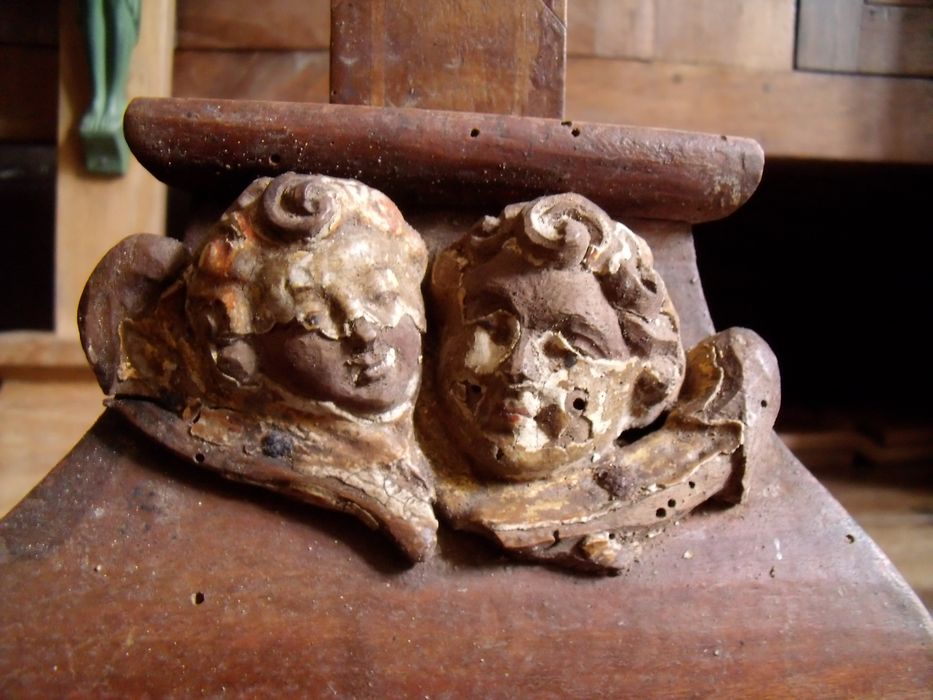 statue : Crucifix, détail