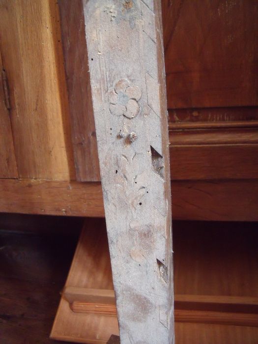 statue : Crucifix, détail