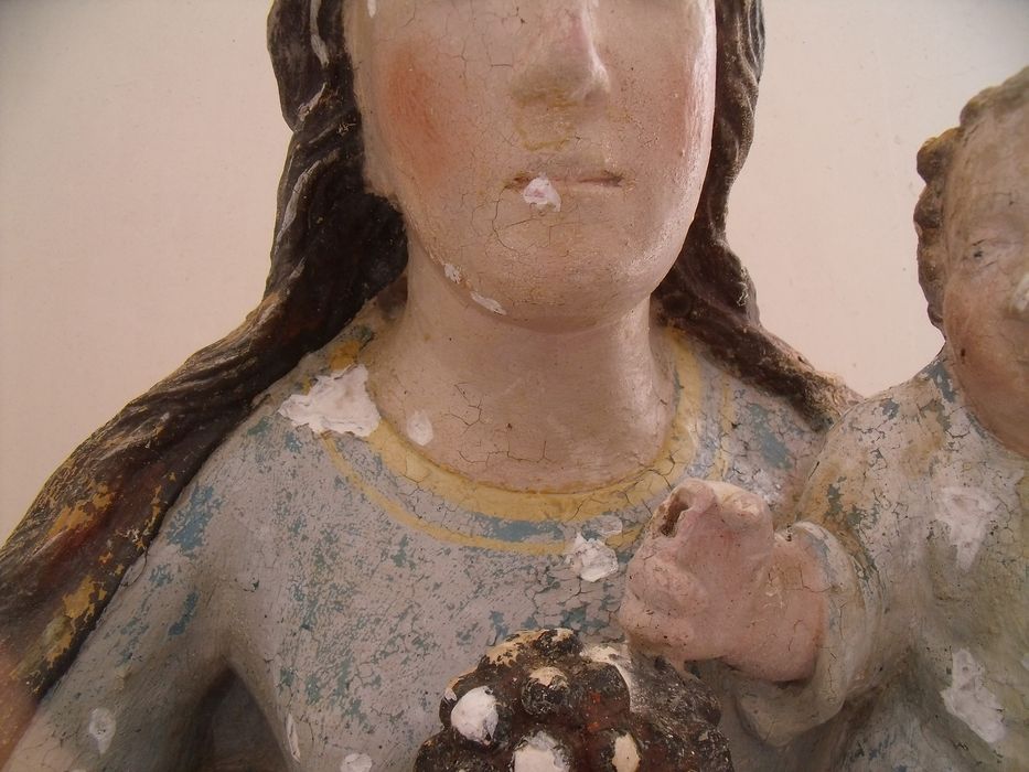 statue : Vierge à l'Enfant, détail