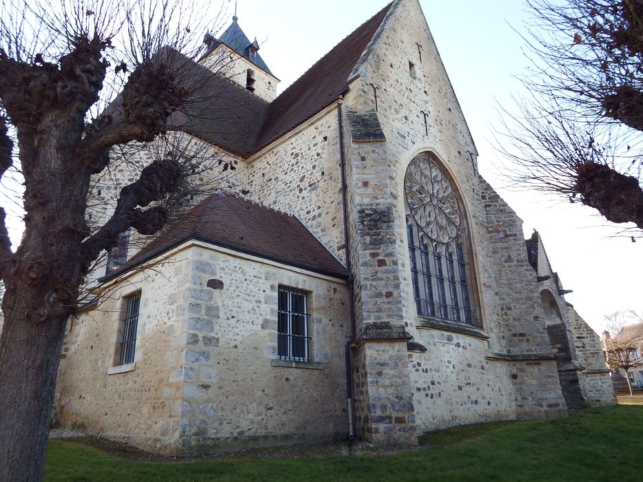 Eglise Saint-Martin : Façade latérale nord, vue partielle