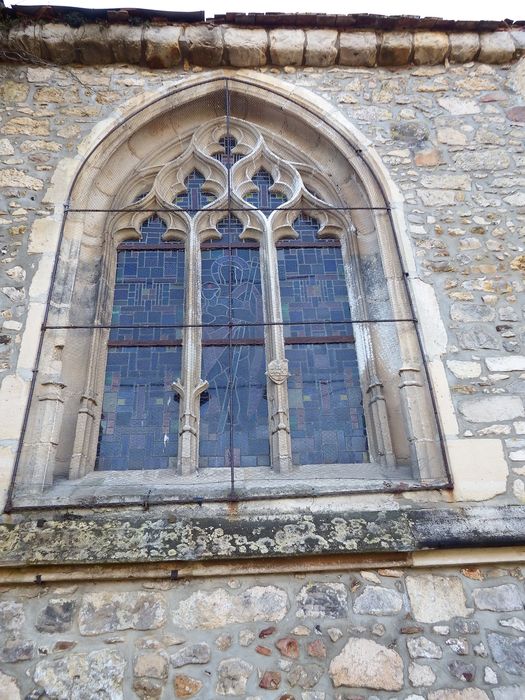 Eglise Saint-Martin : Façade latérale nord, baie située à la gauche du portail, vue générale