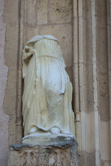 statue : Saint non identifié