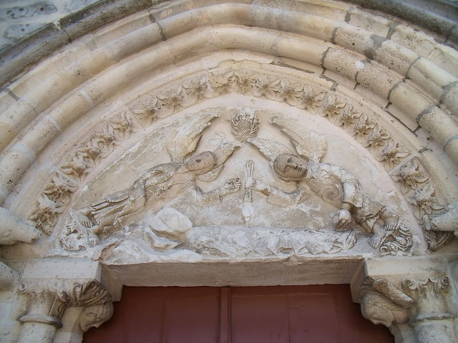 Eglise Notre-Dame de l'Annonciation : Portail occidental, détail du tympan