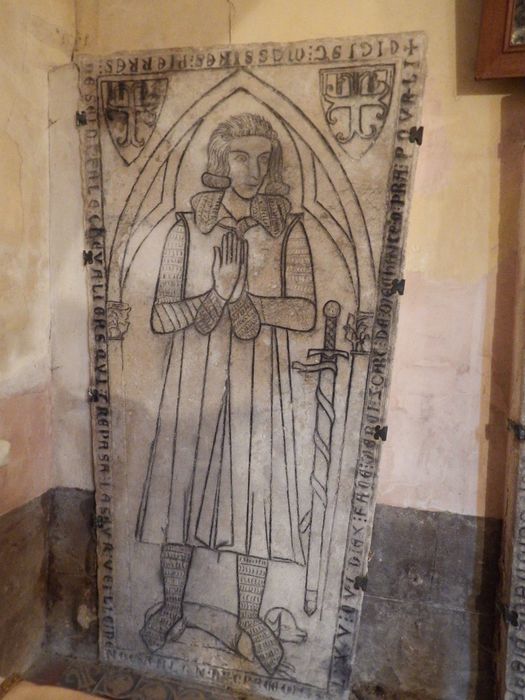 dalle funéraire de Pierre Ier de Saint Phalle - © Ministère de la Culture (France), Conservation des antiquités et des objets d'art de l'Yonne – Tous droits réservés