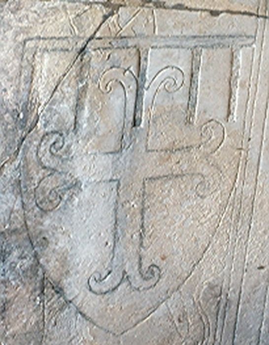 dalle funéraire de Pierre II de Saint Phalle, détail - © Ministère de la Culture (France), Conservation des antiquités et des objets d’art de l'Yonne, tous droits réservés