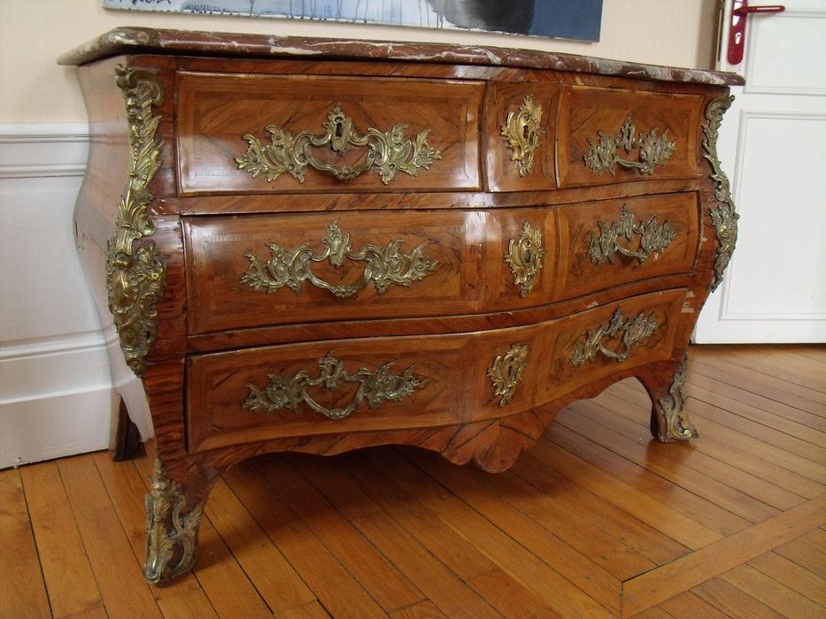 commode en marqueterie - © Ministère de la Culture (France), Conservation des antiquités et des objets d'art de l'Yonne – Tous droits réservés