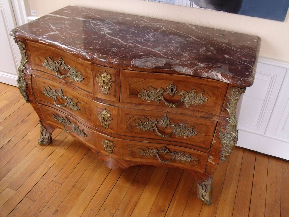 commode en marqueterie - © Ministère de la Culture (France), Conservation des antiquités et des objets d’art de l'Yonne, tous droits réservés