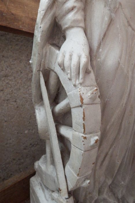 statue : Sainte Catherine, détail