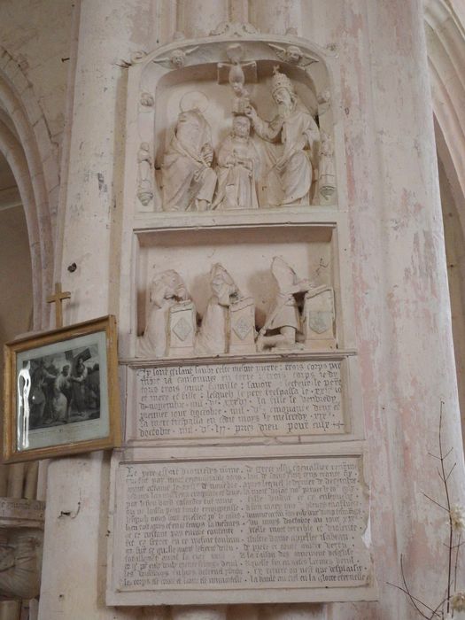 monument funéraire de Diomède de Narcin, capitaine de Dannemoine, de sa femme et de sa fille : Le Couronnement de la Vierge - © Ministère de la Culture (France), Conservation des antiquités et des objets d'art de l'Yonne – Tous droits réservés