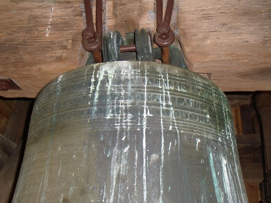 Cloche, vue partielle