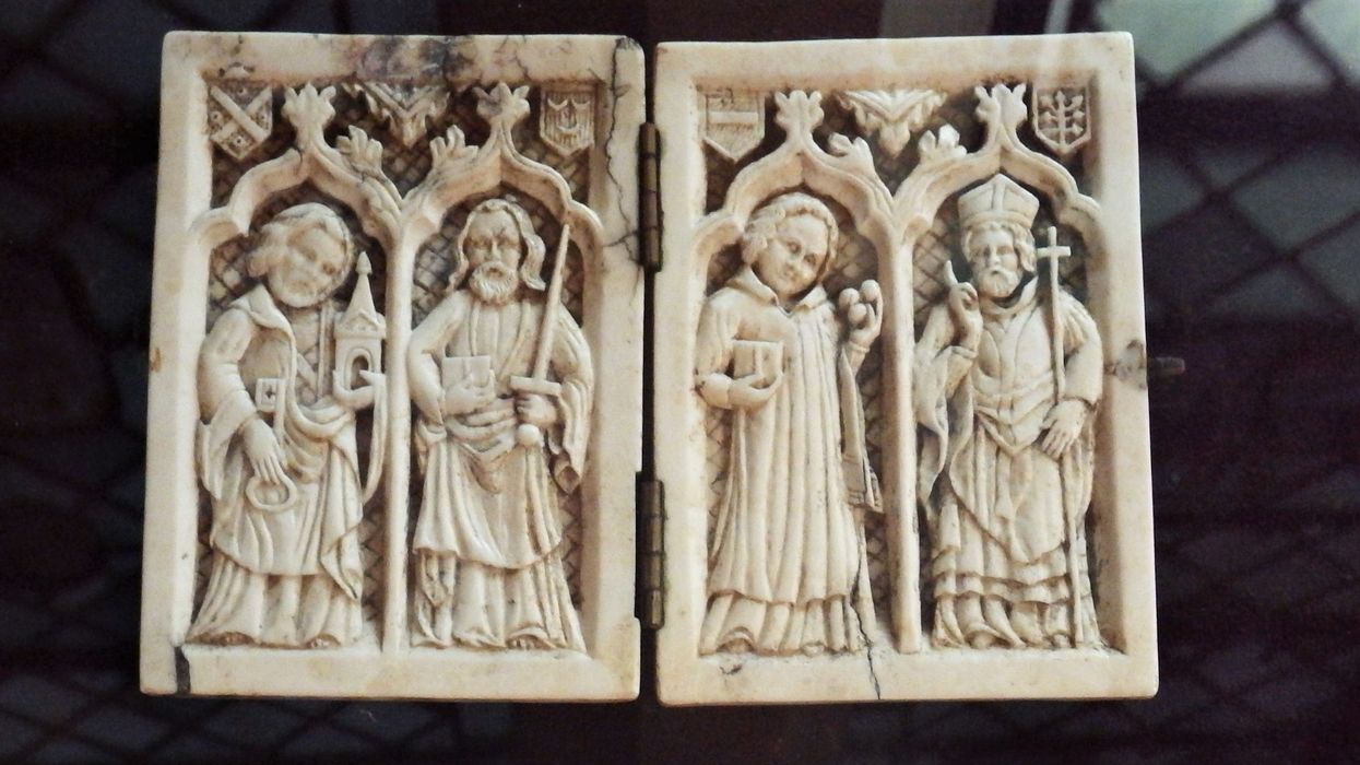 Bas-relief : Saint Pierre et saint Paul, Saint Etienne et saint Jacques le Mineur