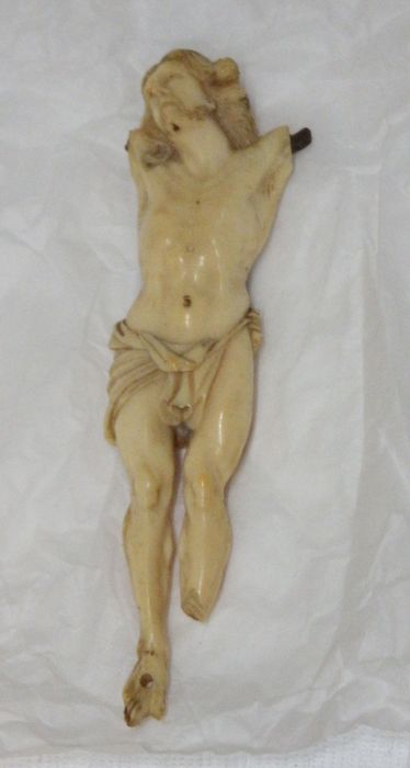 Statue (crucifix) : Christ en croix