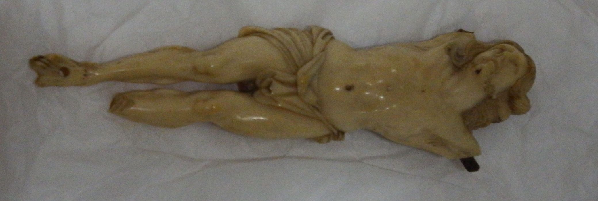 statue (crucifix) : Christ en croix