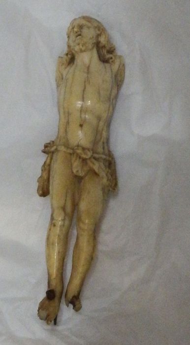 Statue (crucifix) : Christ en croix