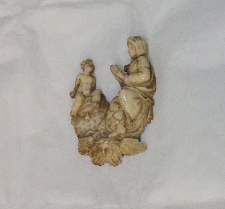 groupe sculpté : La Vierge en adoration devant l'Enfant Jésus