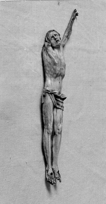 statue : Christ en croix - © Ministère de la Culture (France), Conservation des antiquités et des objets d’art de l'Yonne – Tous droits réservés