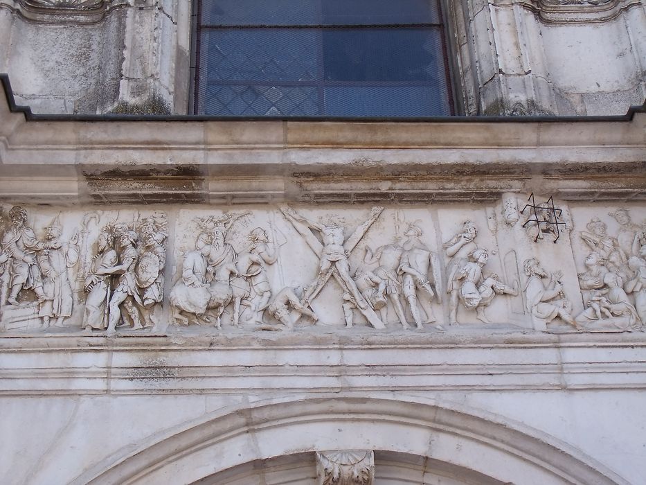 bas-relief formant frise : Scènes de la vie de saint André