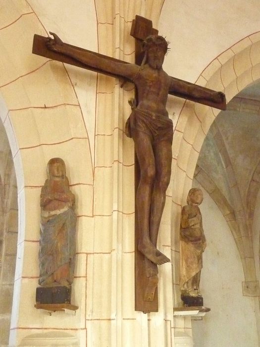 statue : Christ en croix