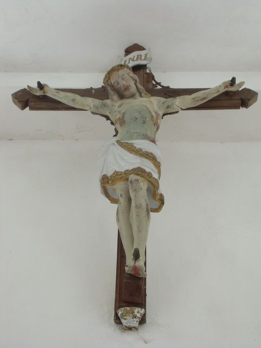 clôture de choeur ; statue : Christ en croix - © Ministère de la Culture (France), Conservation des antiquités et des objets d’art de l'Yonne – Tous droits réservés 