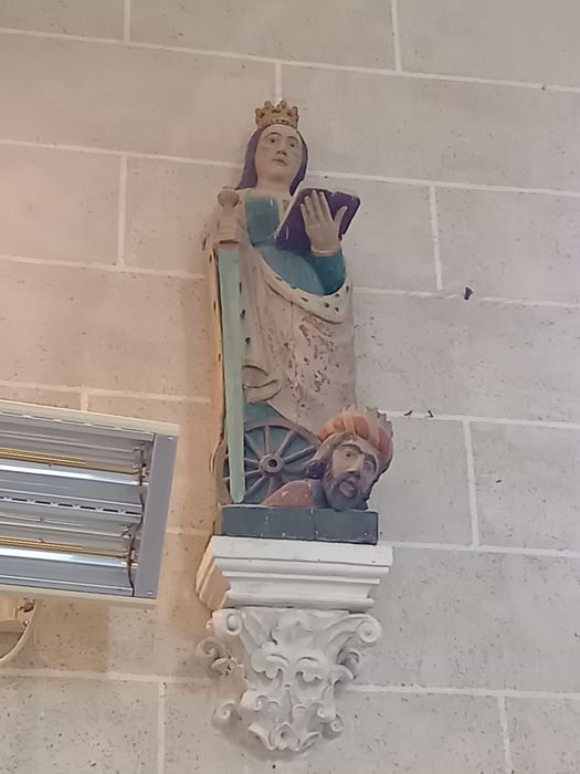 statue : Sainte Catherine - © Ministère de la Culture (France), Conservation des antiquités et des objets d’art de l'Yonne – Tous droits réservés