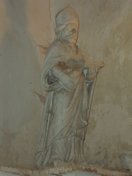 statue : Saint évêque au livre