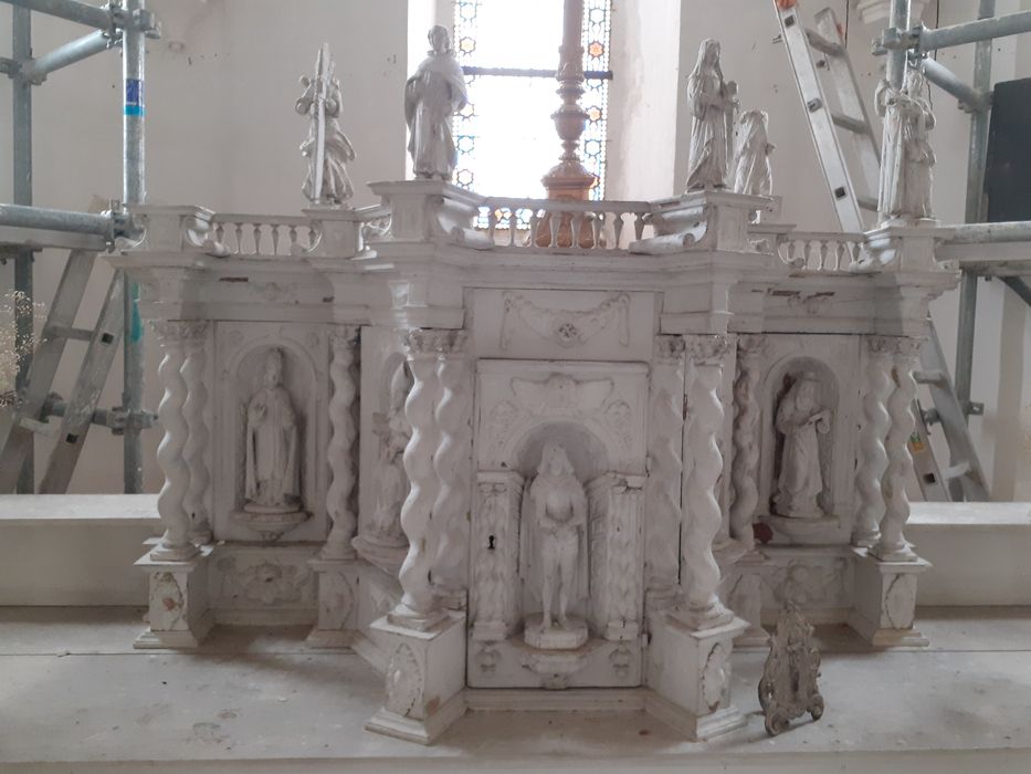 tabernacle du maître-autel et ses statuettes