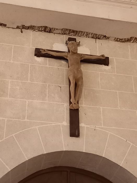 statue : Christ en croix