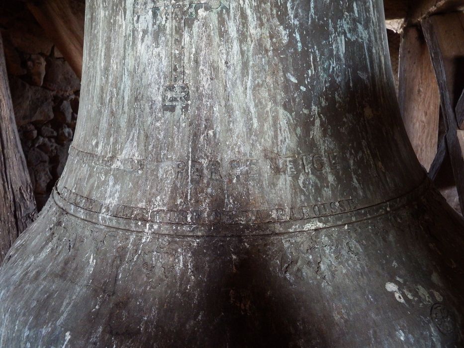 cloche, vue partielle - © Ministère de la Culture (France), Conservation des antiquités et des objets d’art de l’Yonne – Tous droits réservés