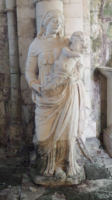 statue : Vierge à l'Enfant