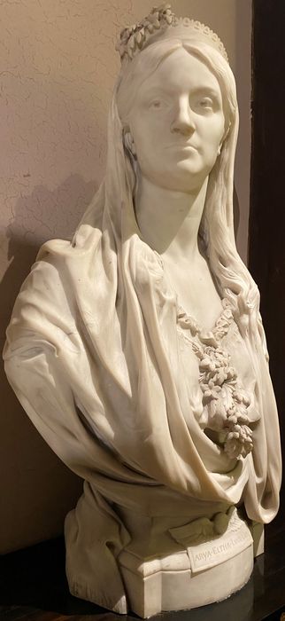 buste de la Duchesse Arya-Eltha-Luciféra - © Ministère de la Culture (France), Conservation des antiquités et des objets d’art de l'Yonne – Tous droits réservés