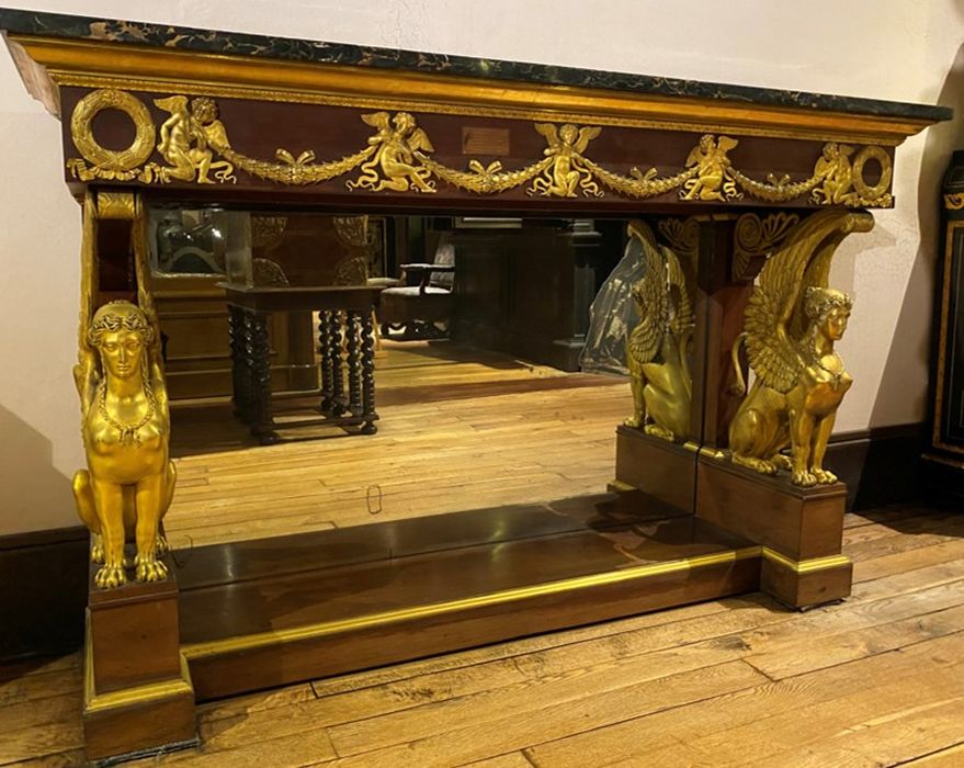 console de l’hôtel d’Eckmülh - © Ministère de la Culture (France), Conservation des antiquités et des objets d’art de l'Yonne – Tous droits réservés