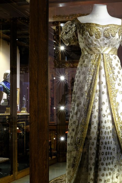 costume de cérémonie (robe) - © Ministère de la Culture (France), Conservation des antiquités et des objets d’art de l'Yonne – Tous droits réservés