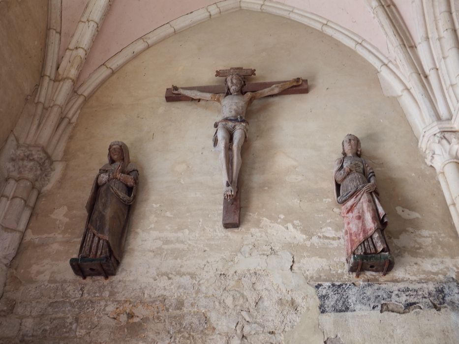 statues (calvaire) : Christ en croix, Vierge, saint Jean