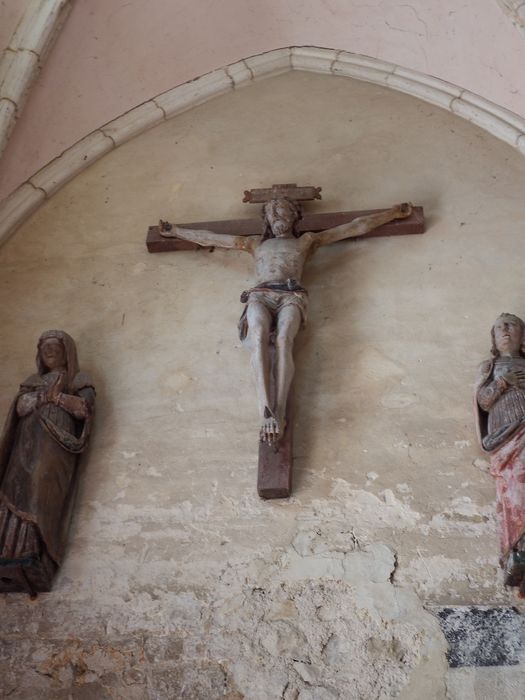 statue : Christ en croix