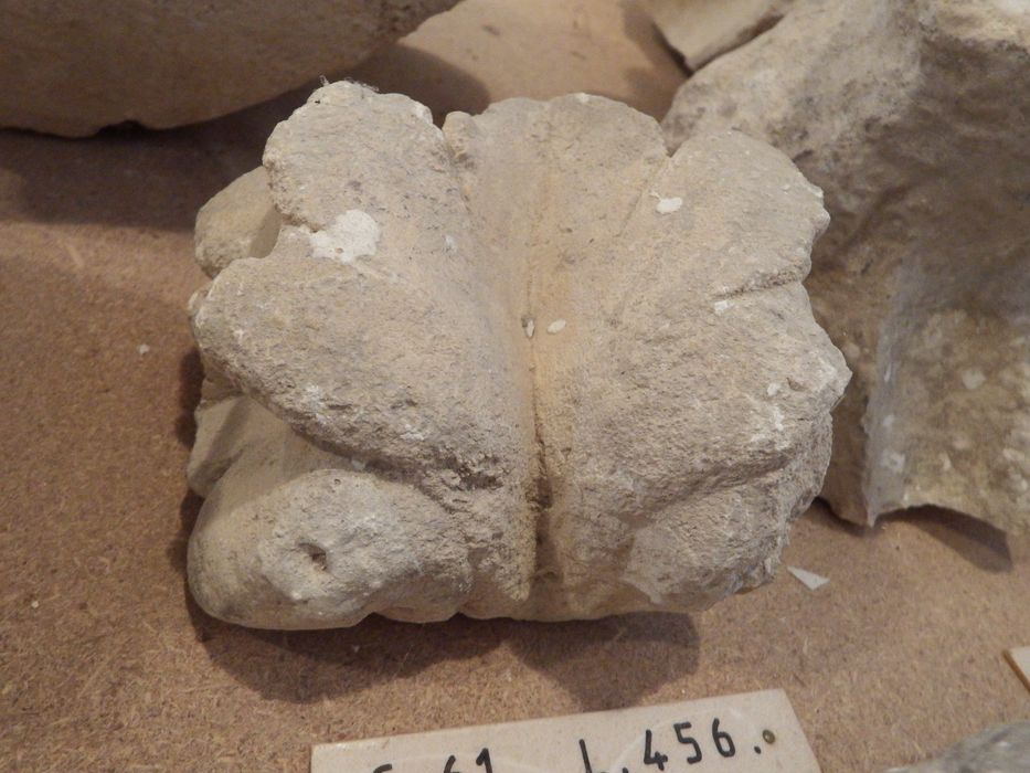 fragment de crochet (n°61) - © Ministère de la Culture (France), Conservation des antiquités et des objets d’art de l'Yonne – Tous droits réservés
