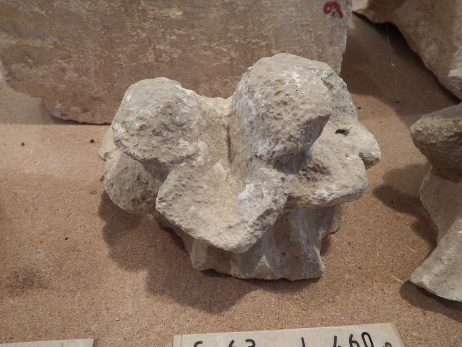 fragment de crochet (n°63) - © Ministère de la Culture (France), Conservation des antiquités et des objets d’art de l'Yonne – Tous droits réservés