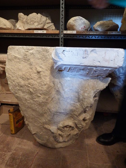 chapiteau : Décor végétal (n°107) - © Ministère de la Culture (France), Conservation des antiquités et des objets d’art de l'Yonne – Tous droits réservés 