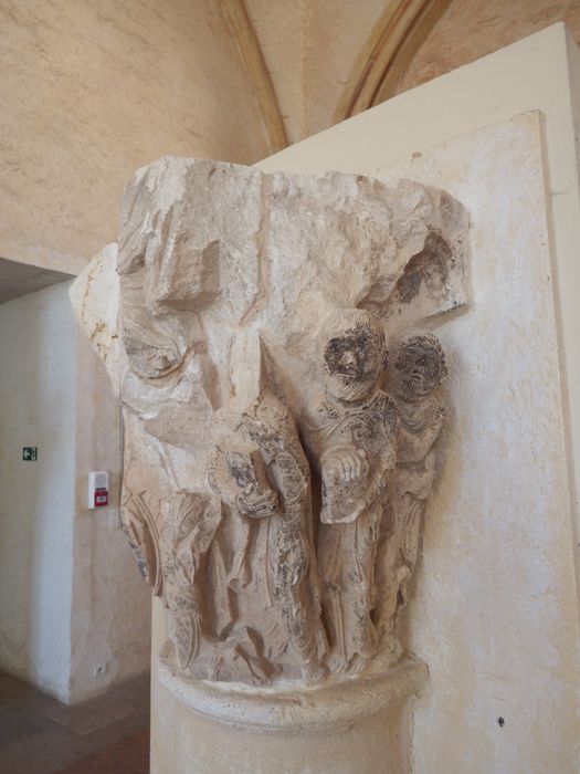 chapiteau historié : L'Ascension (n°113) - © Ministère de la Culture (France), Conservation des antiquités et des objets d’art de l'Yonne – Tous droits réservés 