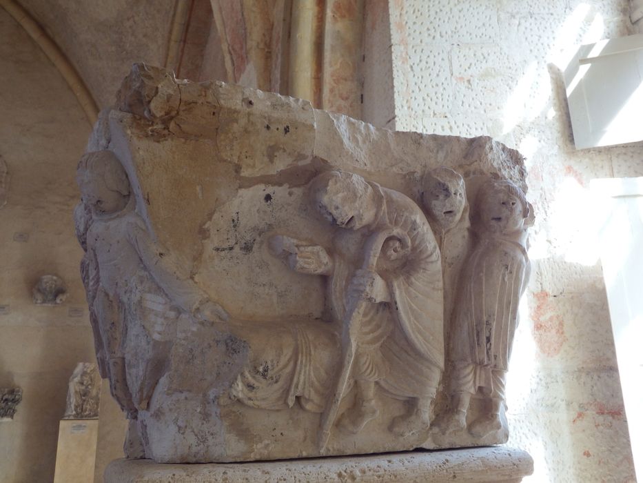 chapiteau (n°131) - © Ministère de la Culture (France), Conservation des antiquités et des objets d’art de l'Yonne – Tous droits réservés 