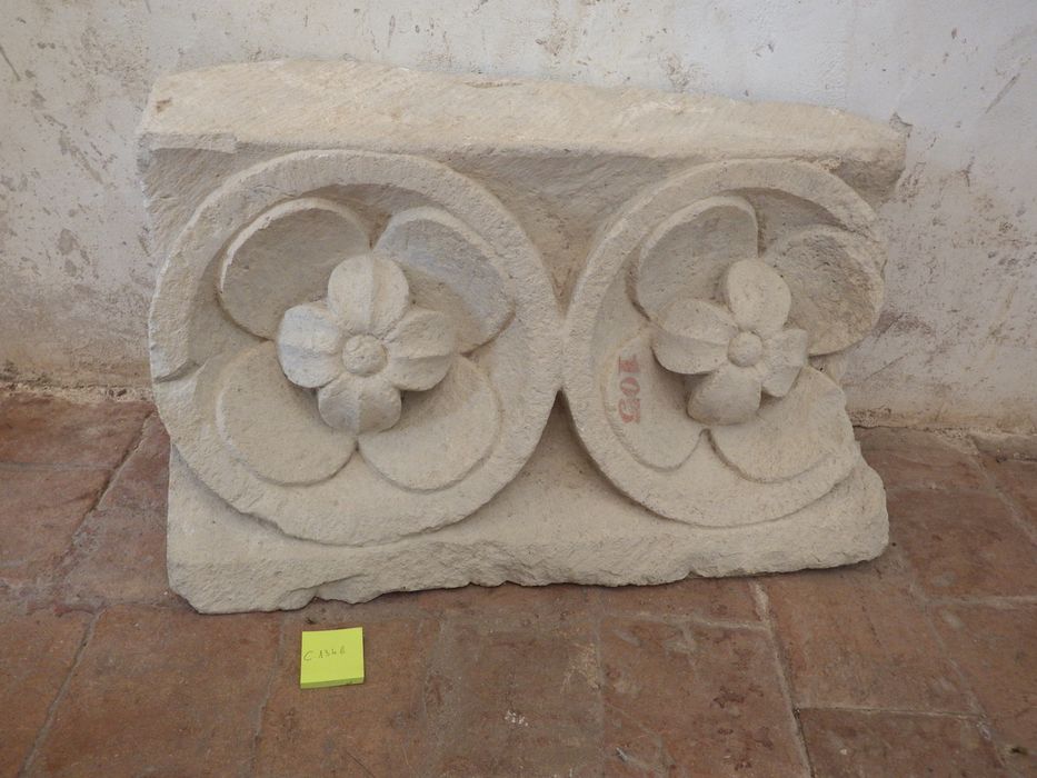 fragment de corniche n°2 - © Ministère de la Culture (France), Conservation des antiquités et des objets d’art de l'Yonne – Tous droits réservés 