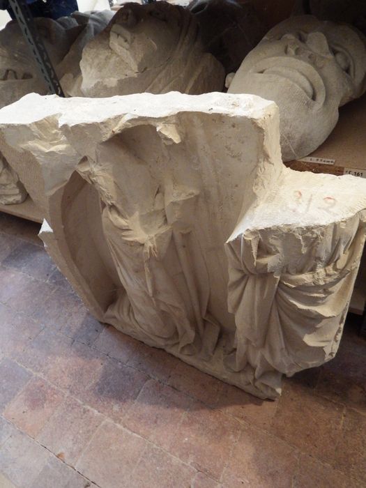 partie du tympan (n°161) - © Ministère de la Culture (France), Conservation des antiquités et des objets d’art de l'Yonne – Tous droits réservés