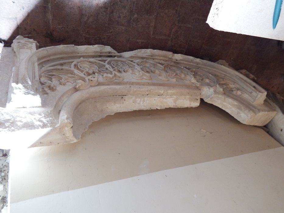 arc déprimé (n°162) - © Ministère de la Culture (France), Conservation des antiquités et des objets d’art de l'Yonne – Tous droits réservés