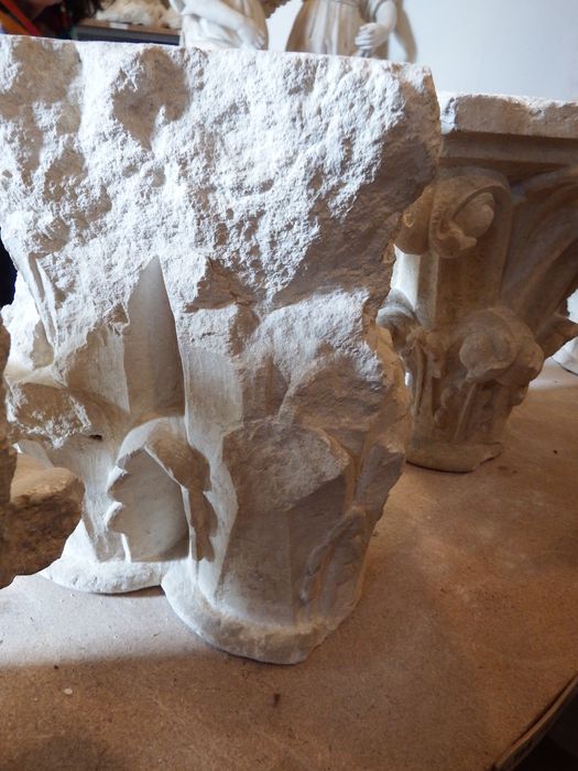chapiteau double (n°168) - © Ministère de la Culture (France), Conservation des antiquités et des objets d’art de l'Yonne – Tous droits réservés