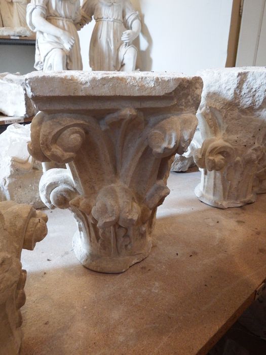 chapiteau double (n°169) - © Ministère de la Culture (France), Conservation des antiquités et des objets d’art de l'Yonne – Tous droits réservés