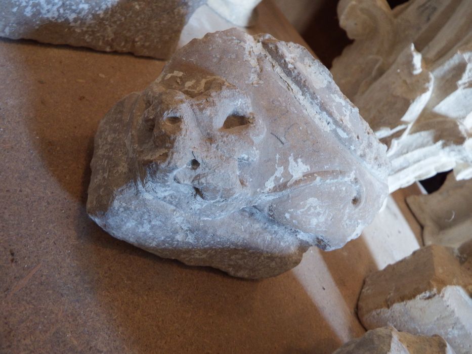 fragment de base avec griffe (n°187) - © Ministère de la Culture (France), Conservation des antiquités et des objets d’art de l'Yonne – Tous droits réservés